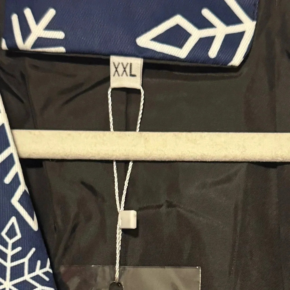 Wisholic Men’s Blue Snowflake FestiveJacket  Chest 54”
Single button closure - Picture 6 of 7